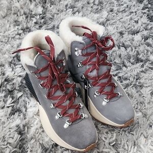 Sorel Women's Gray and Red Hiking Boots Brand New  Size 11  Waterproof
